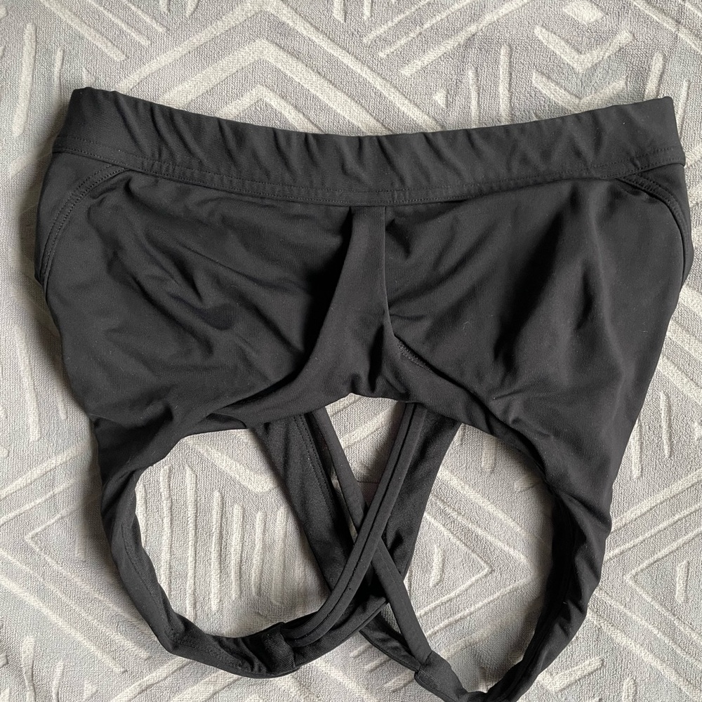 Lululemon sports bra size 6 black